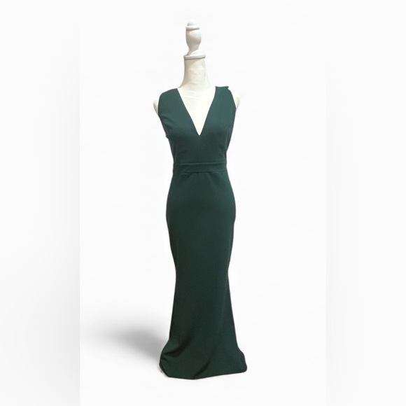 Windsor Dresses & Skirts - Windsor Forest Green Sleeveless Maxi Dress. VNeck. Size 10.